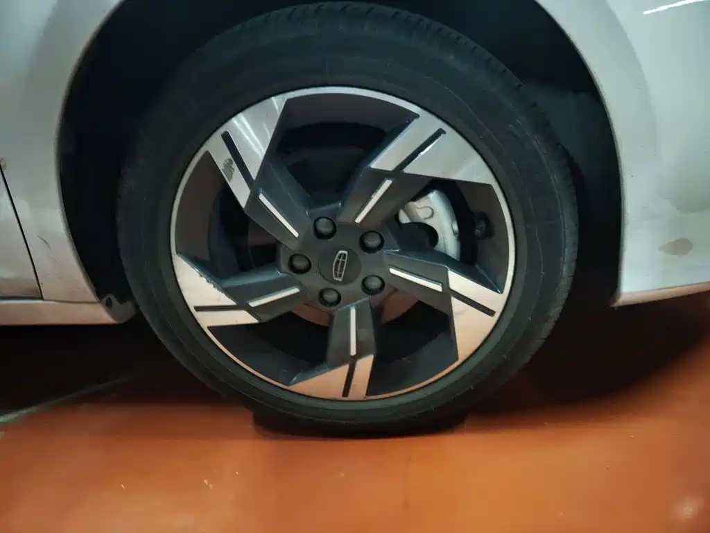 Geely L HiP — миниатюра 8