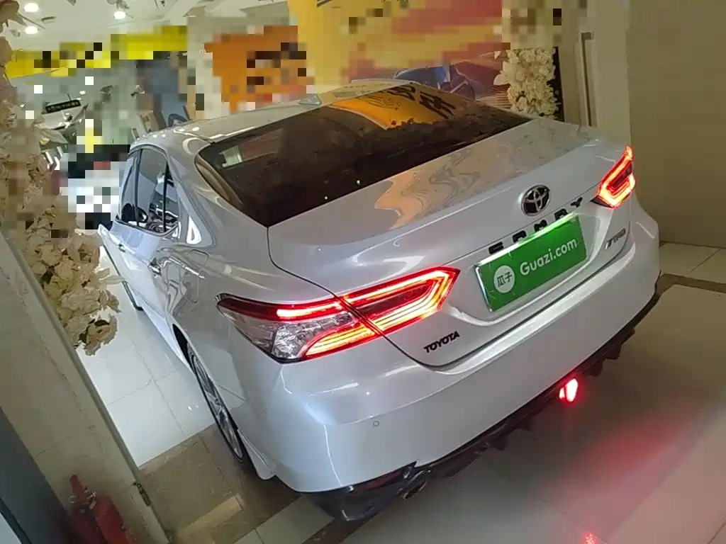 Toyota Camry — миниатюра 5