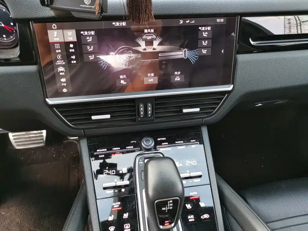 Porsche Cayenne — миниатюра 14