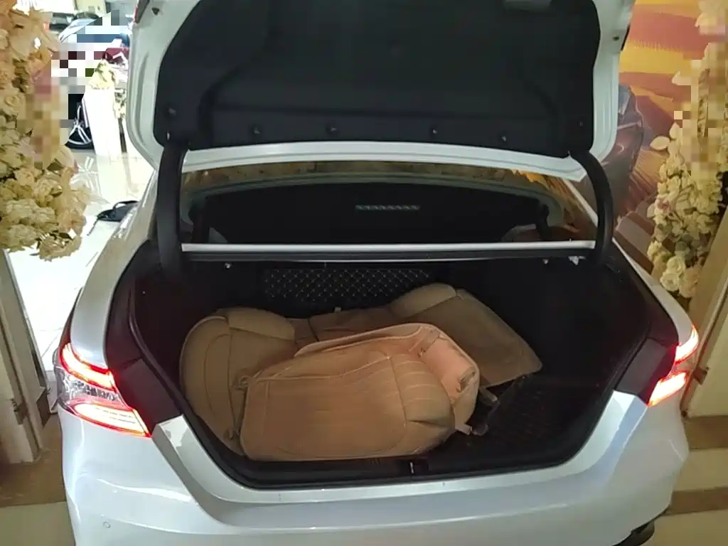 Toyota Camry — миниатюра 19