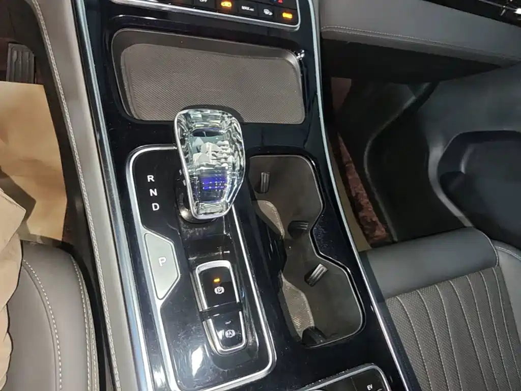 JAC Refine Refine RF8 PHEV — миниатюра 14
