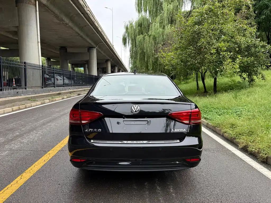 Volkswagen Lavida — миниатюра 6