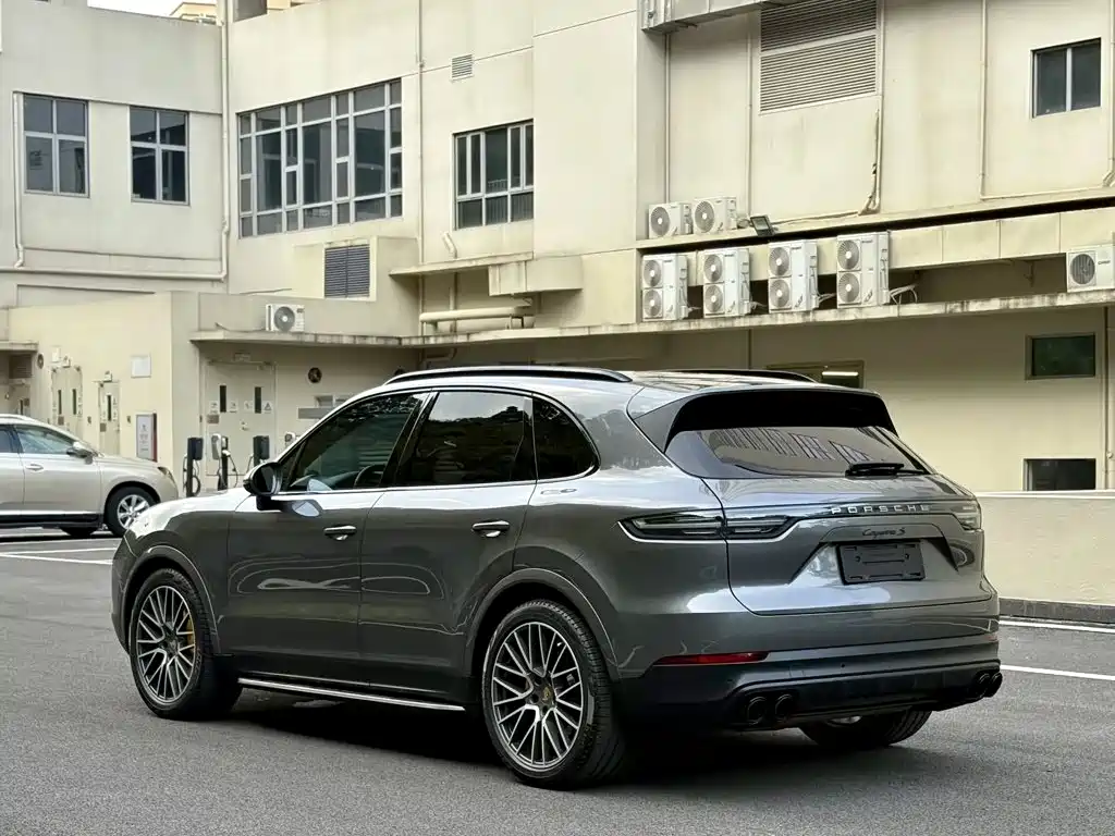 Porsche Cayenne — миниатюра 7