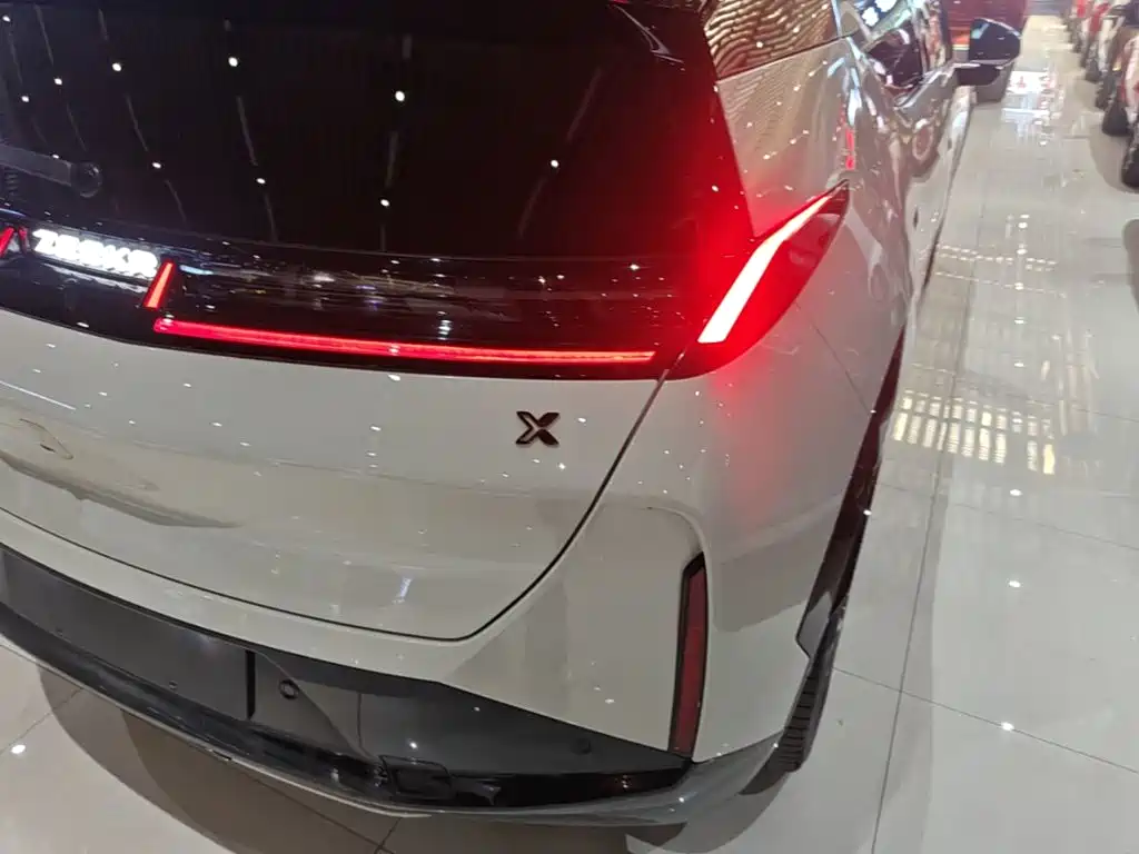 Zeekr X — миниатюра 8