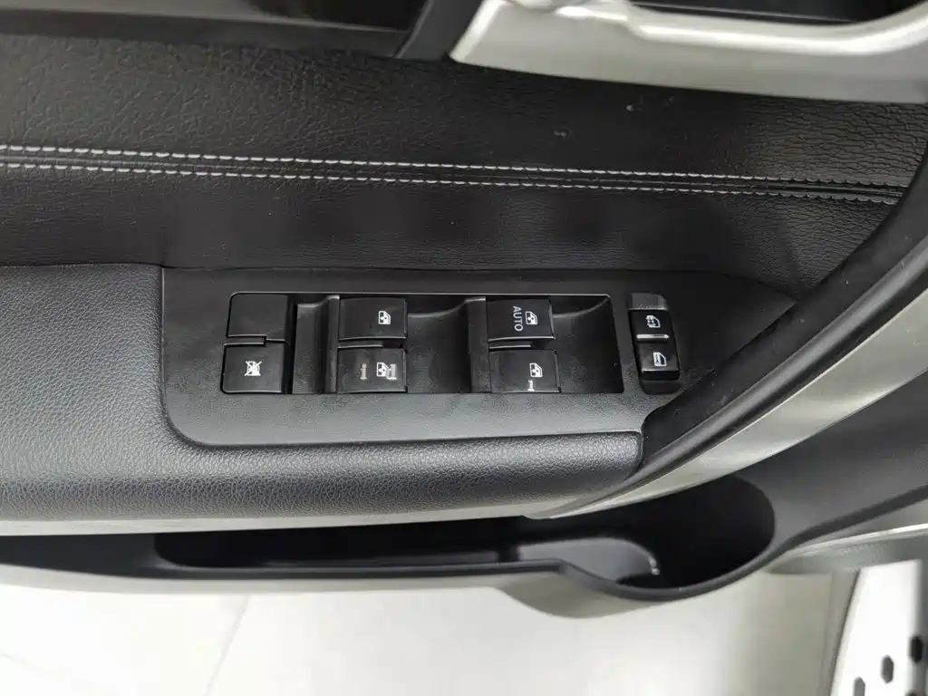 Chevrolet Captiva — миниатюра 9