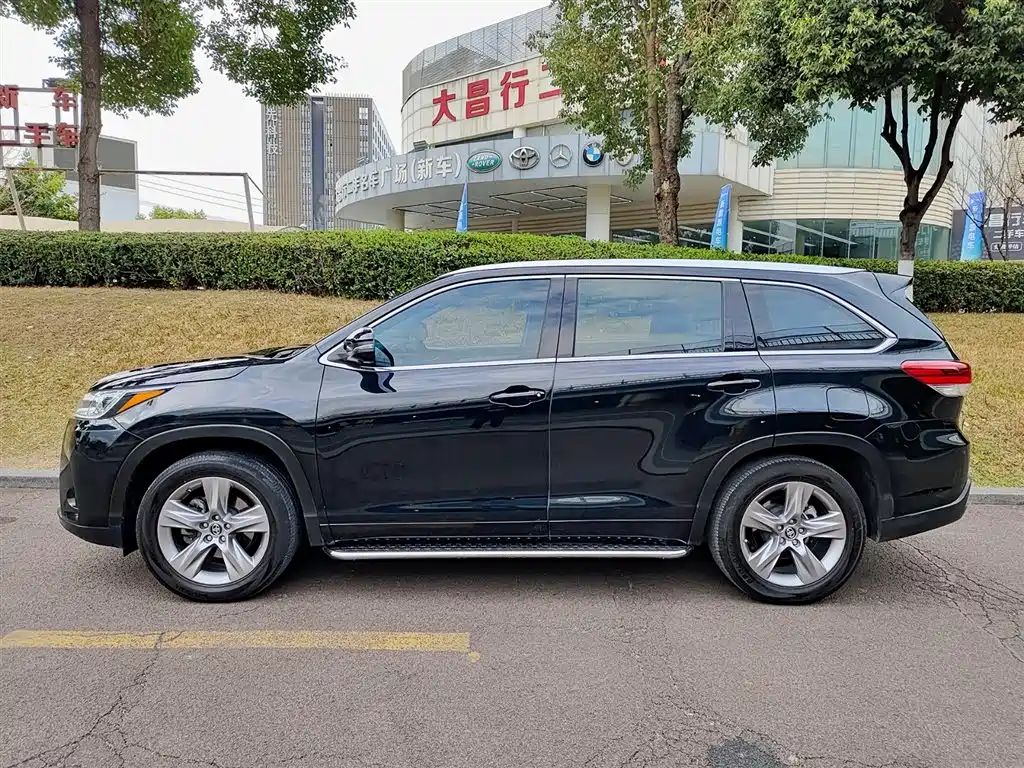 TOYOTA HIGHLANDER