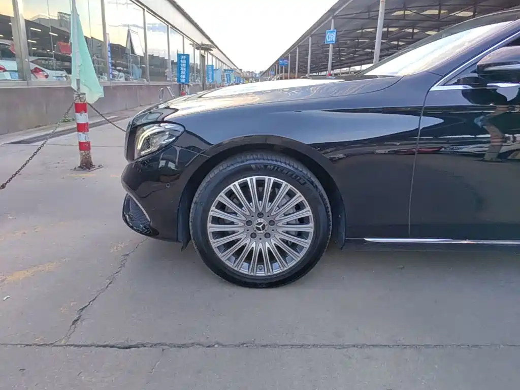 Mercedes-Benz E-Class — миниатюра 23