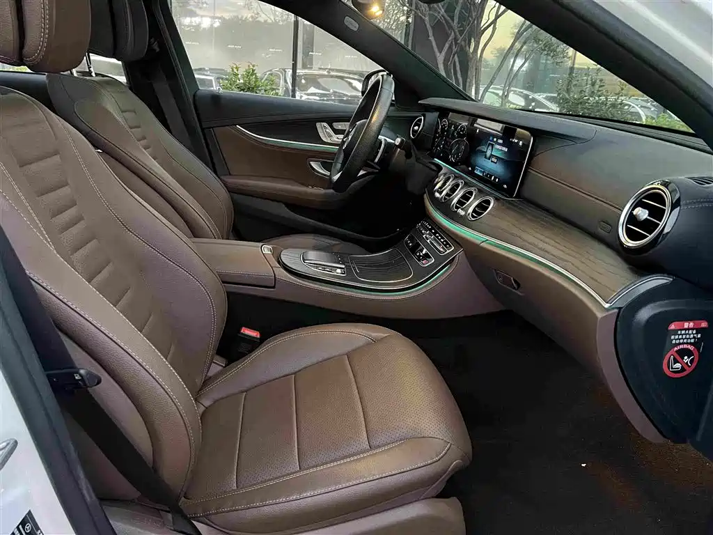 Mercedes-Benz E-Class — миниатюра 9