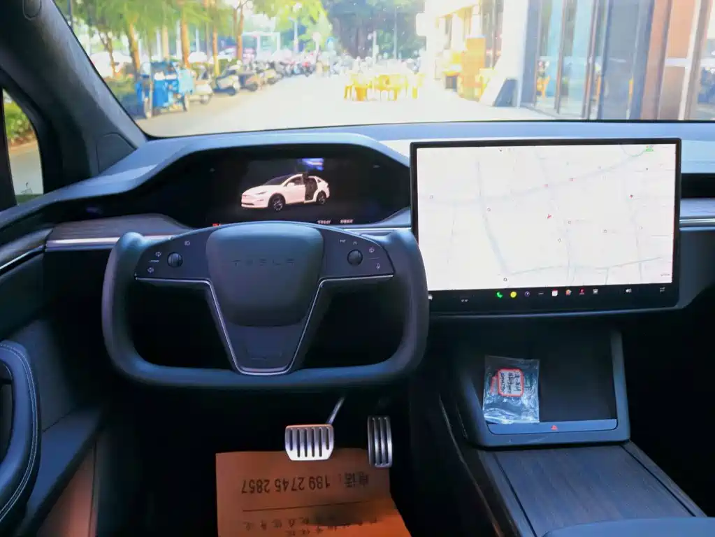 Tesla Model X — миниатюра 11