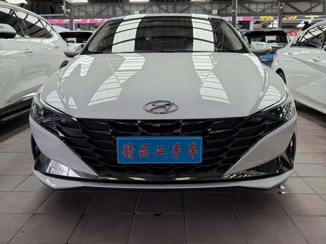 Hyundai Elantra 1.5 л 2023 г. Белый, пробег 41000 км