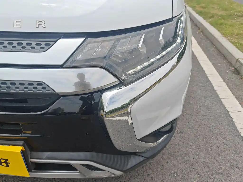 Mitsubishi Outlander — миниатюра 5