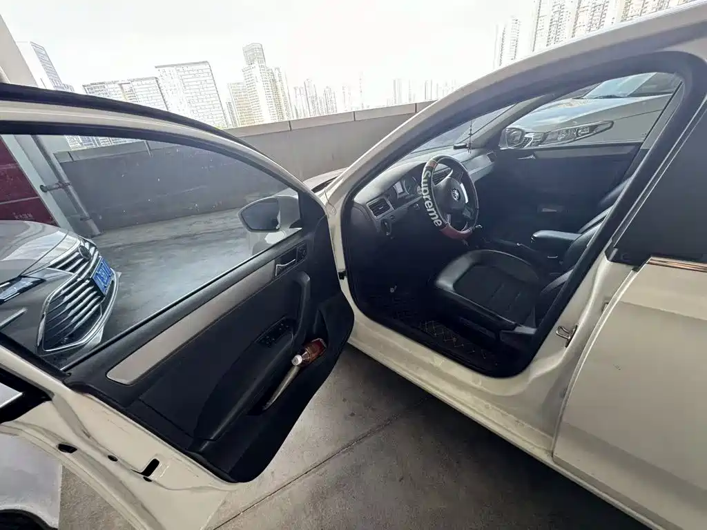 Skoda Rapid Spaceback — миниатюра 12
