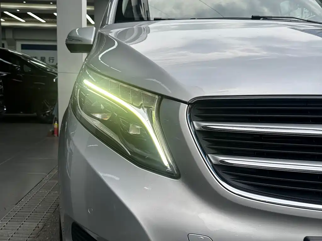 MERCEDES-BENZ V CLASS