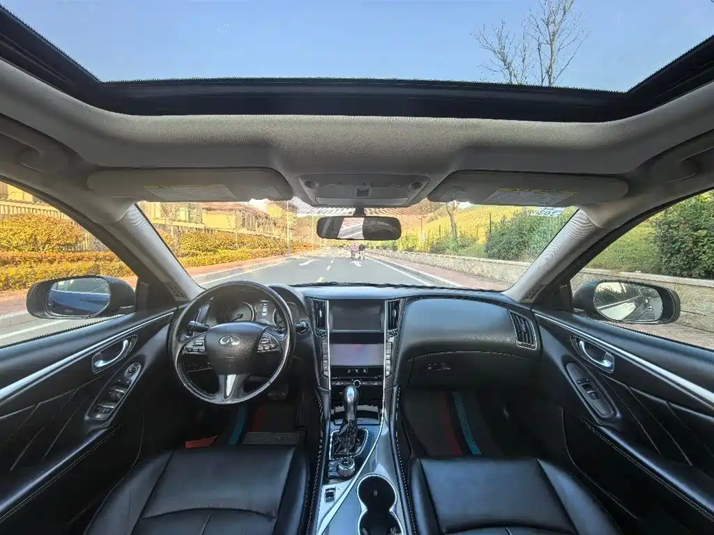 INFINITI Q50L