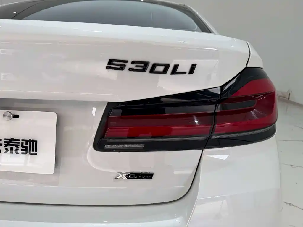 BMW 5 Series — миниатюра 10