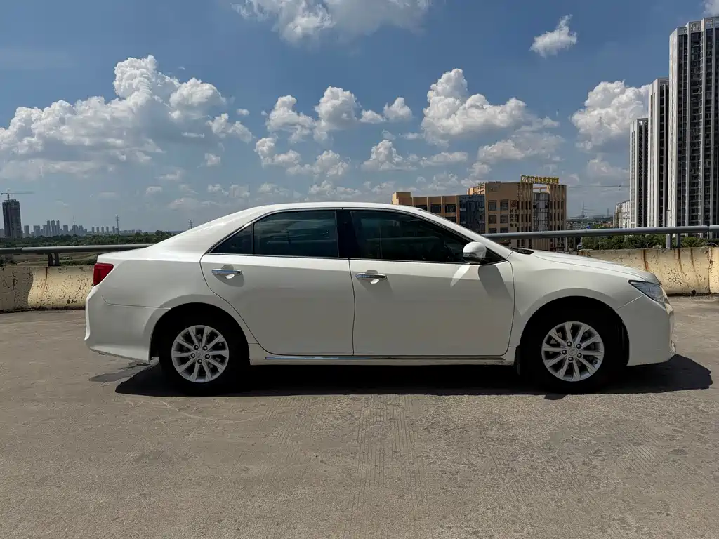 Toyota Camry — миниатюра 12