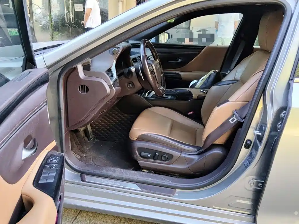 Lexus ES — миниатюра 14