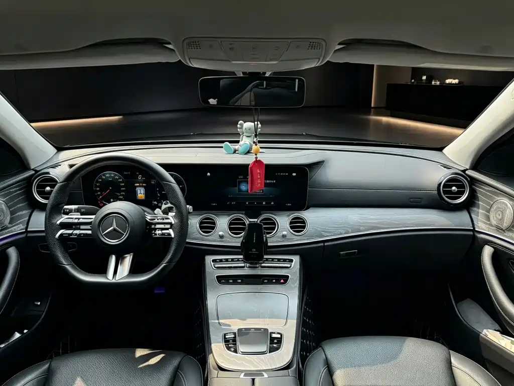 Mercedes-Benz E-Class — миниатюра 9