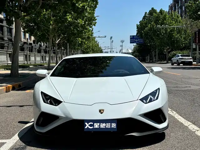 LAMBORGHINI HURACÁN 2021
