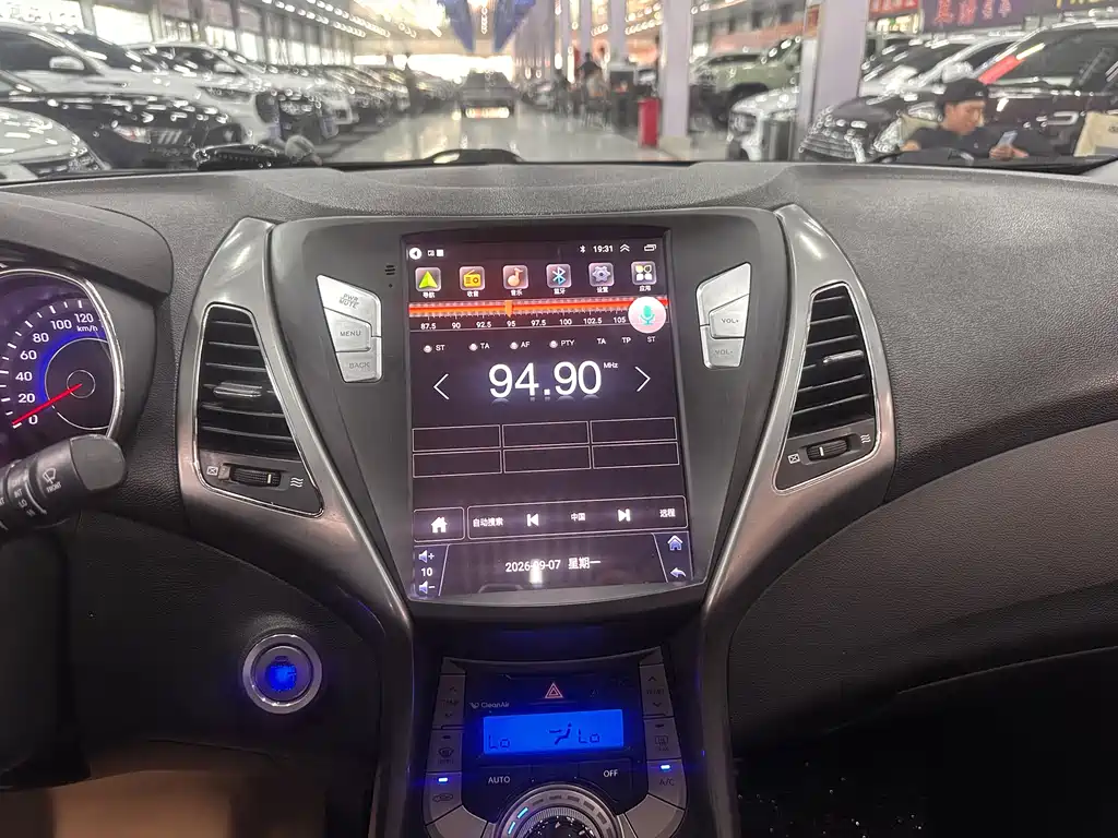Hyundai Elantra Langdong — миниатюра 15