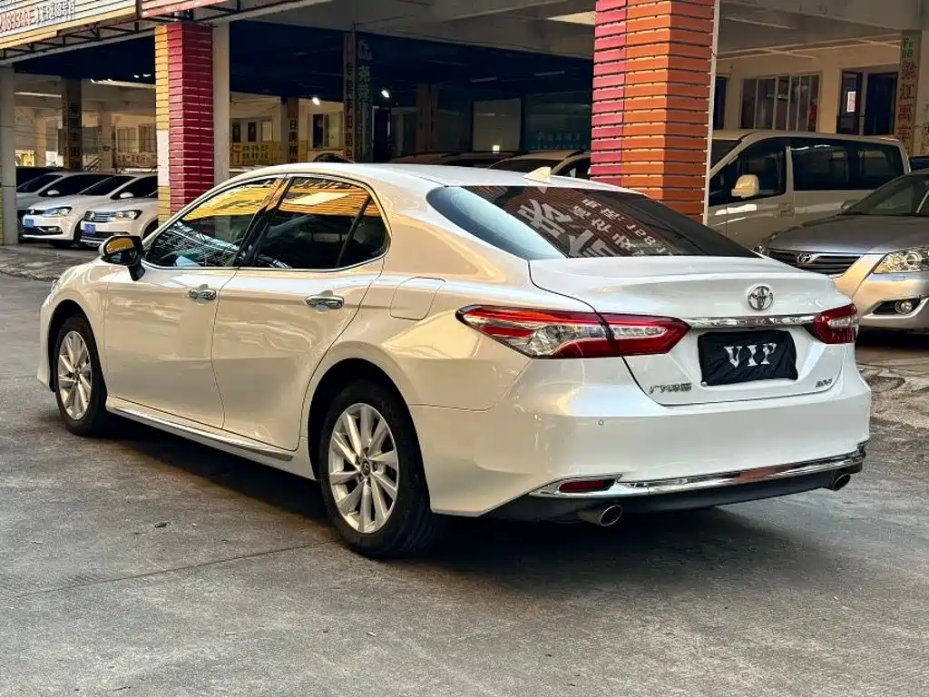 Toyota Camry — миниатюра 5