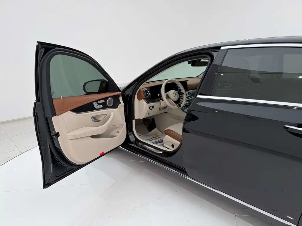 Mercedes-Benz E-Class — миниатюра 22