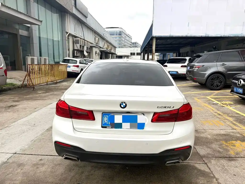 BMW 5 Series — миниатюра 4