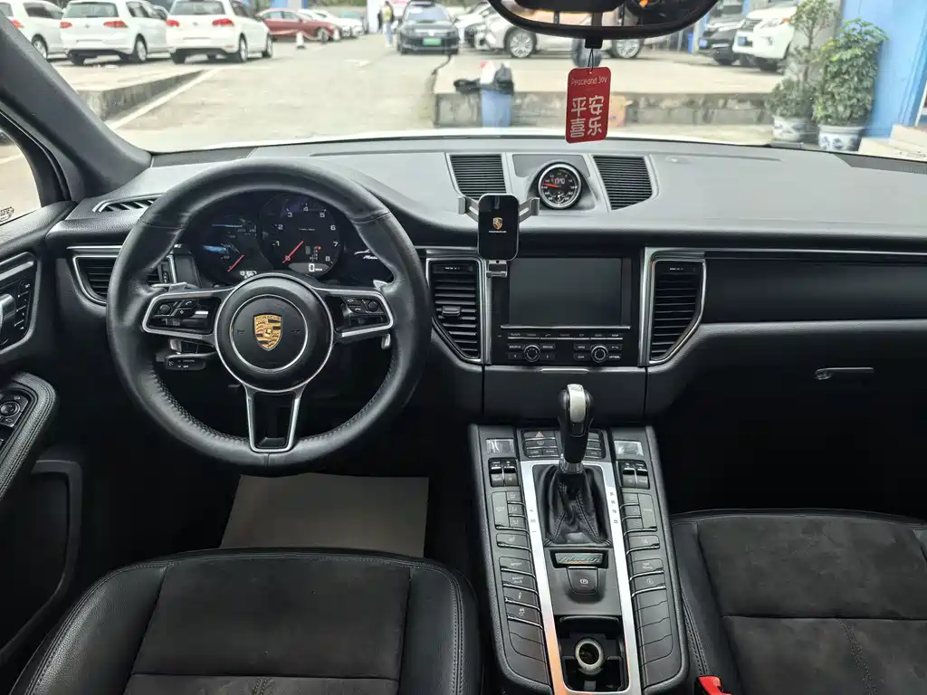 Porsche Macan — миниатюра 15