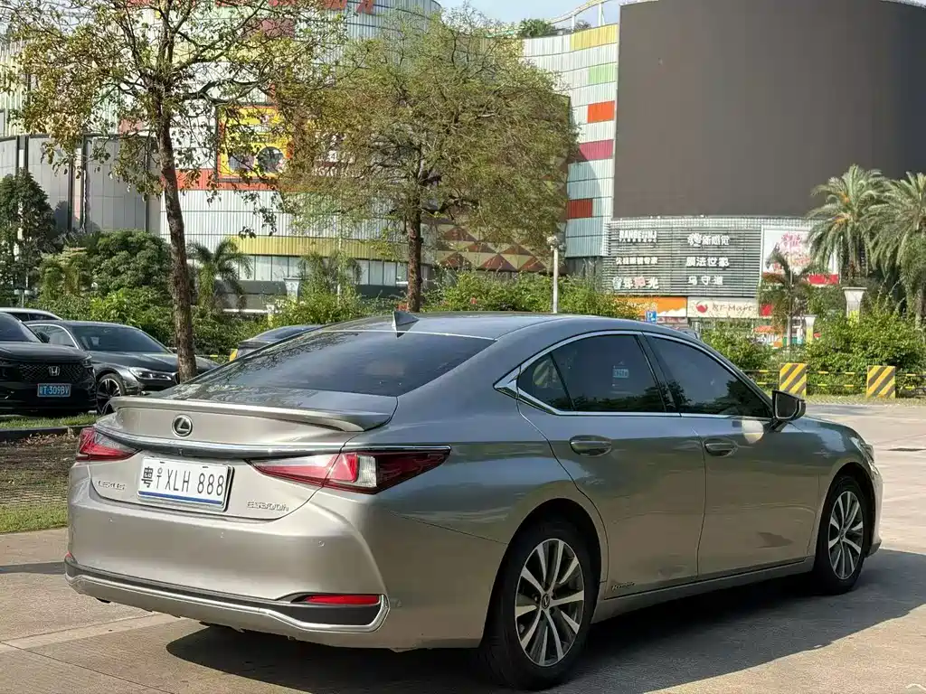 Lexus ES 2021 300h