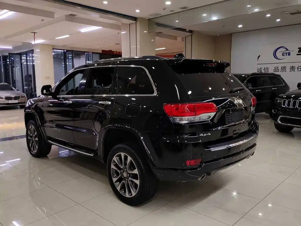 Jeep Grand Cherokee (Import) — миниатюра 17