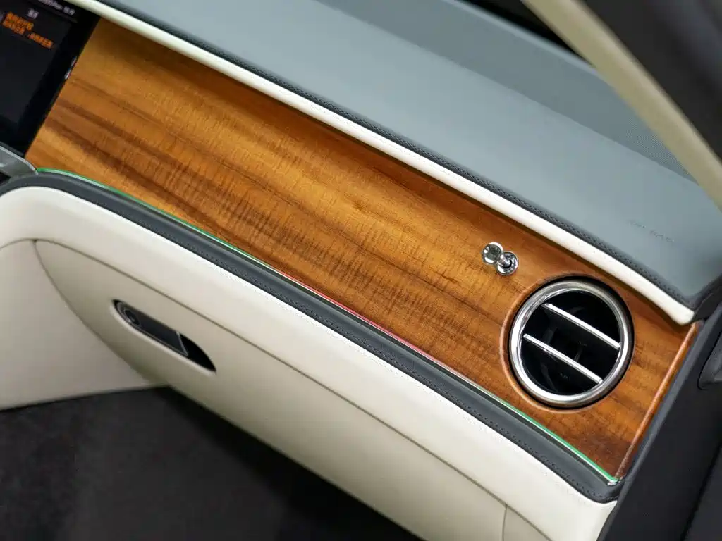 Bentley Flying Spur PHEV — миниатюра 20