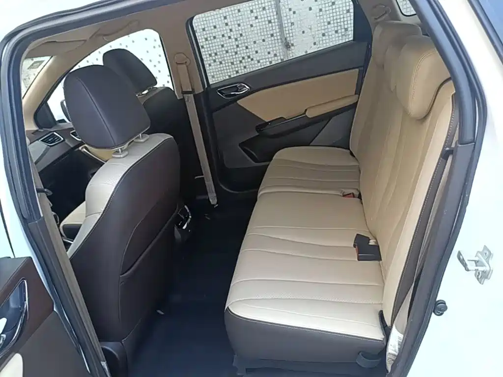 Baojun 310W — миниатюра 17