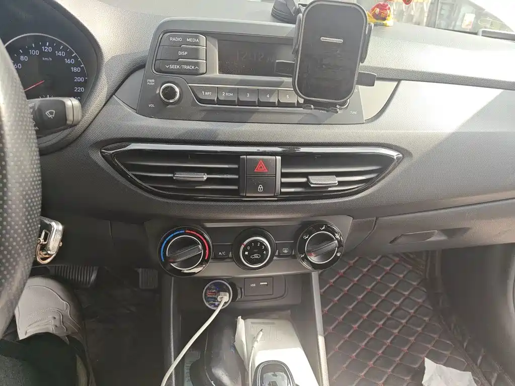 Hyundai Elantra — миниатюра 9