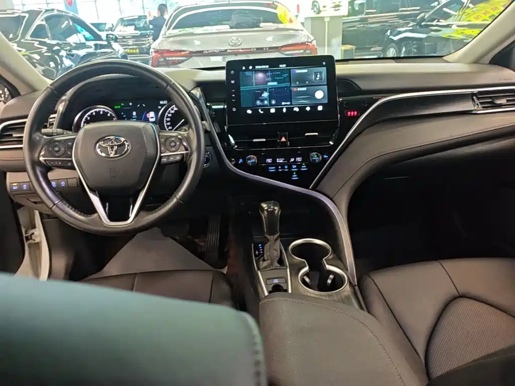 Toyota Camry — миниатюра 10
