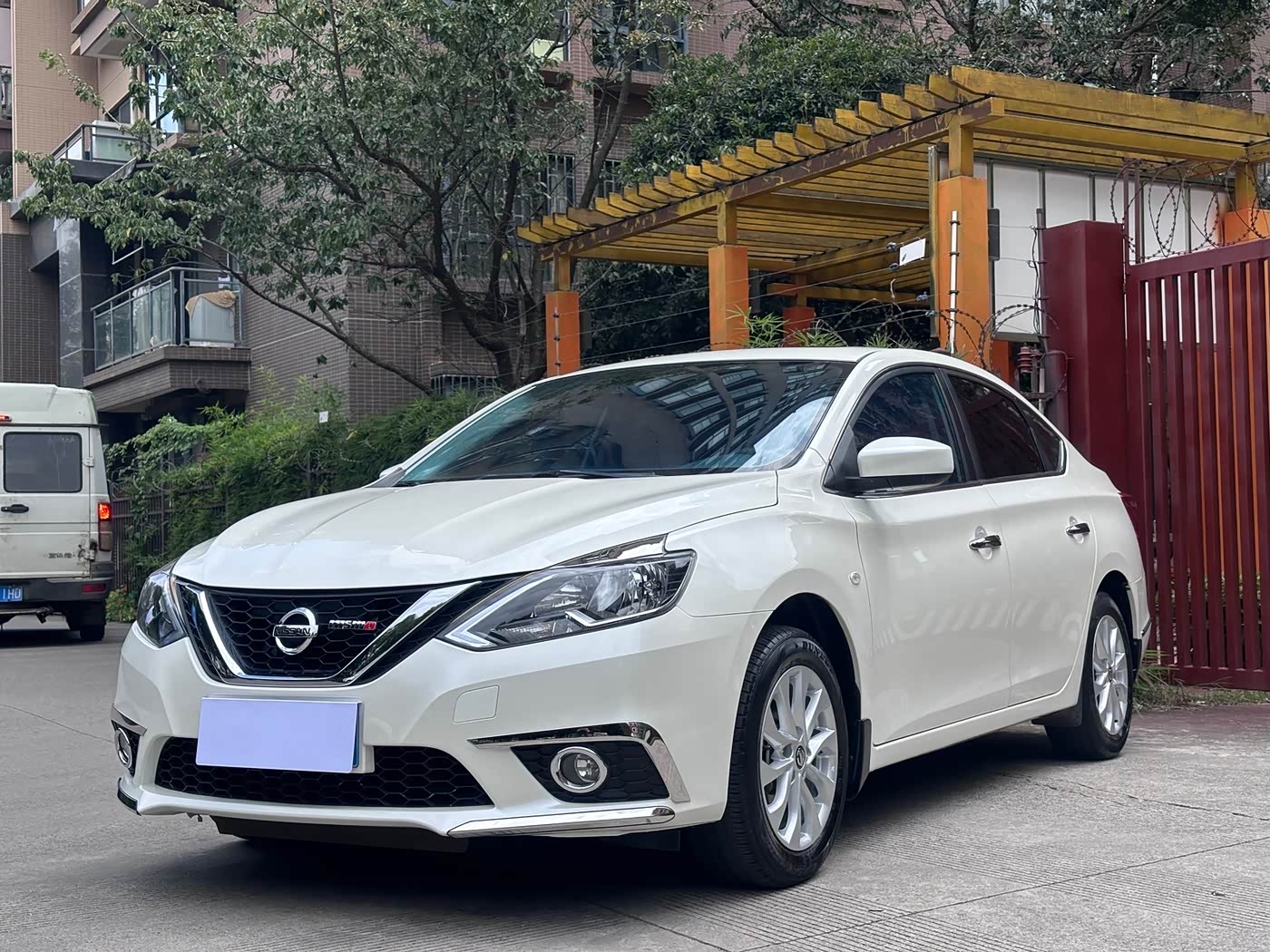 Nissan Sylphy 1.6 л 2021 г. Белый, пробег 45000 км