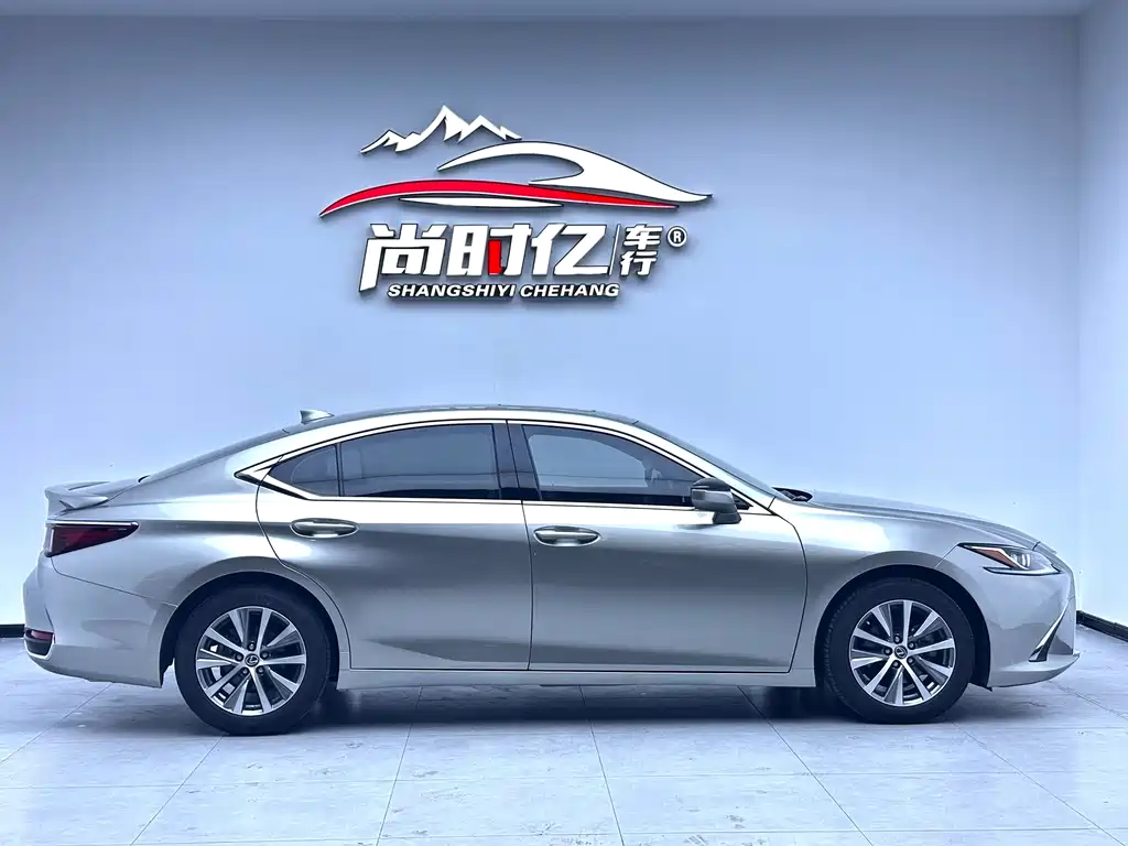 Lexus ES 2020 260