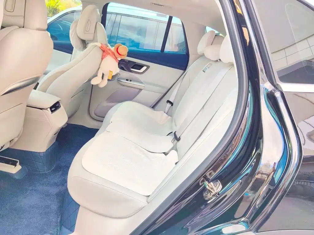 Mercedes-Benz EQE SUV — миниатюра 18