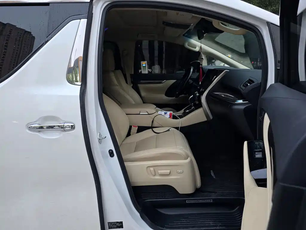 Toyota Vellfire — миниатюра 8