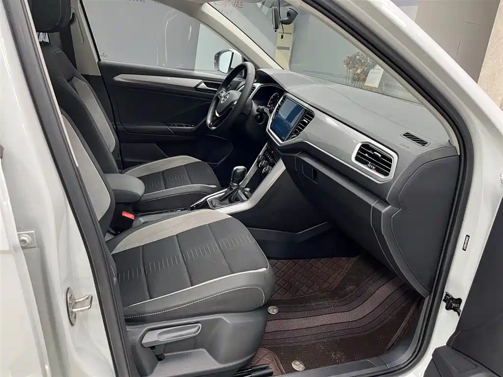 VOLKSWAGEN T ROC EXPLORING SONGS