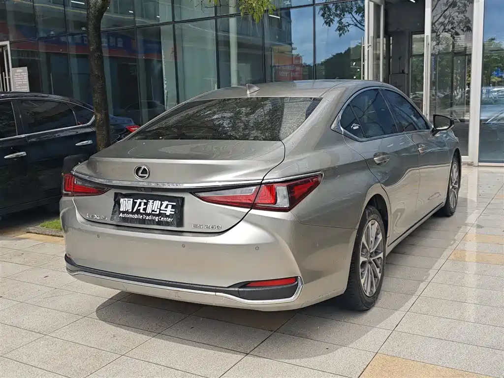 Lexus ES 2023 260