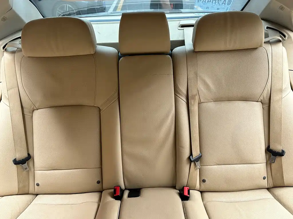 BMW 7 Series — миниатюра 17