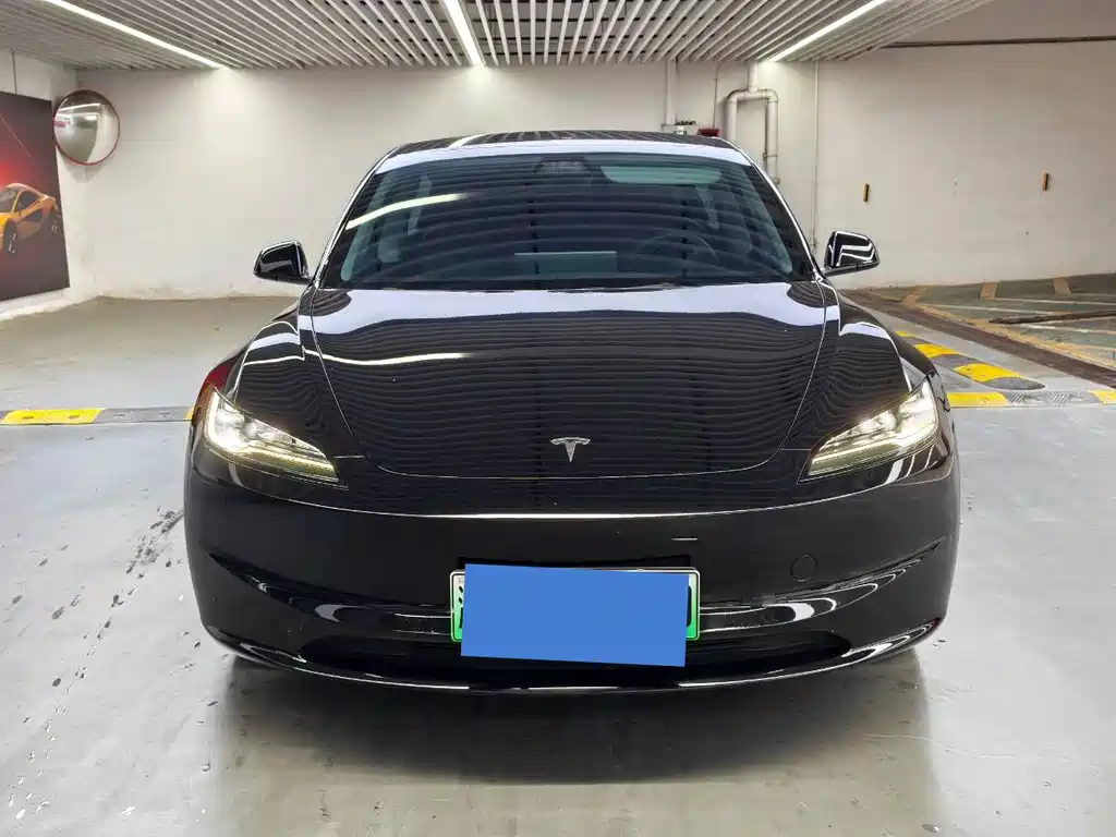 Tesla Model 3 — миниатюра 3