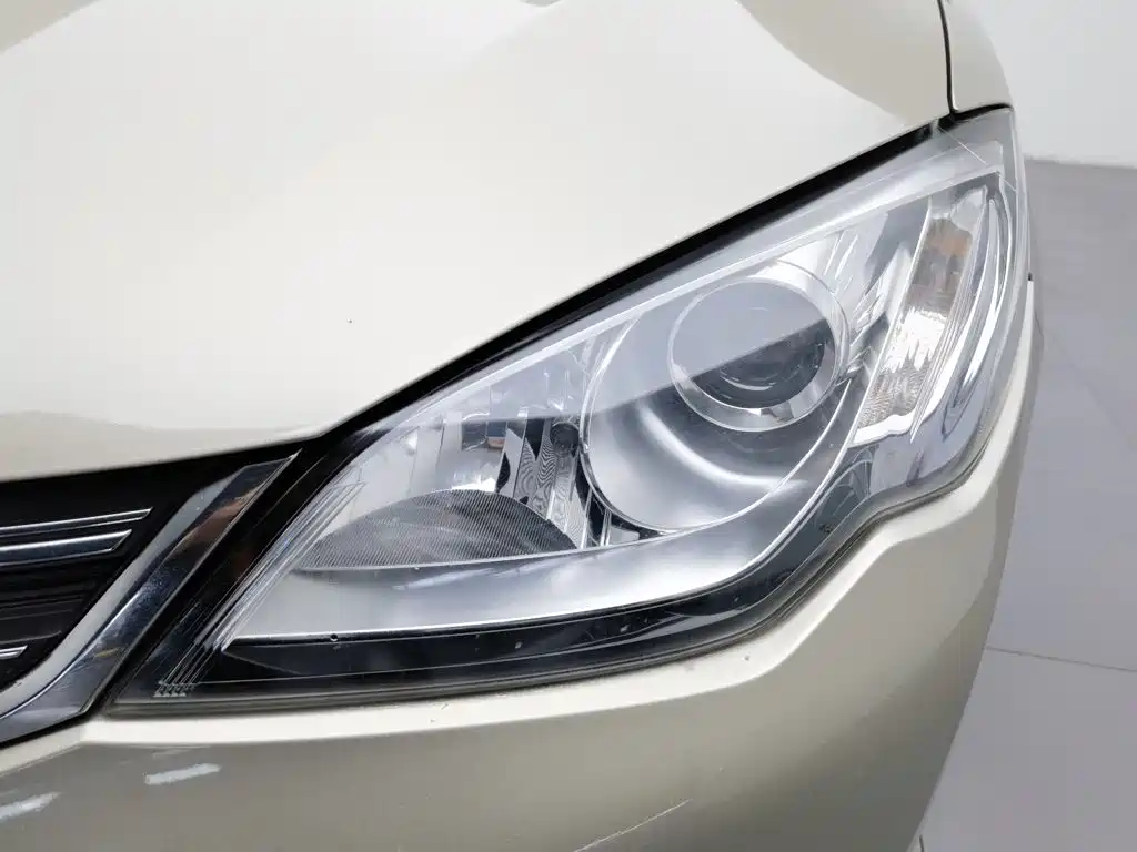 Roewe 360 — миниатюра 7