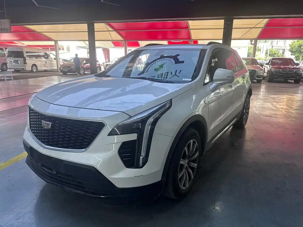 Купить Cadillac XT4