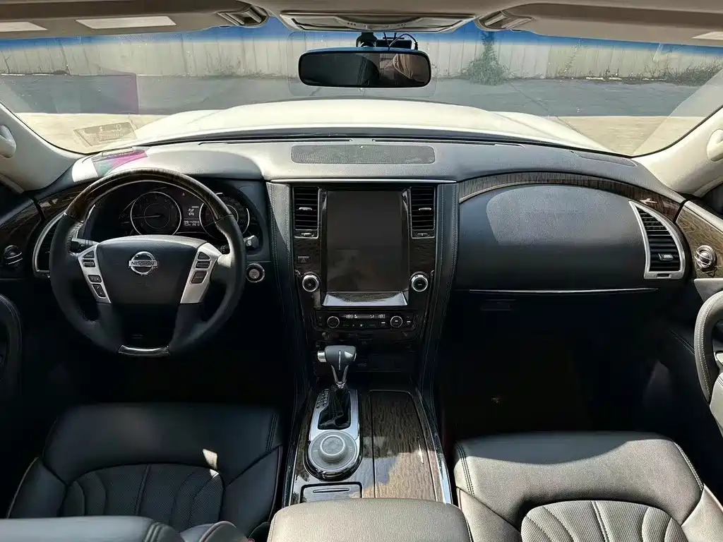 Nissan Patrol — миниатюра 6