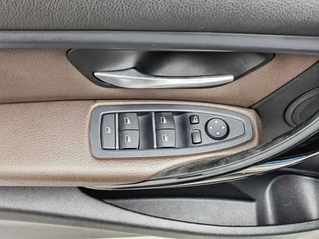 BMW 3 Series — миниатюра 9