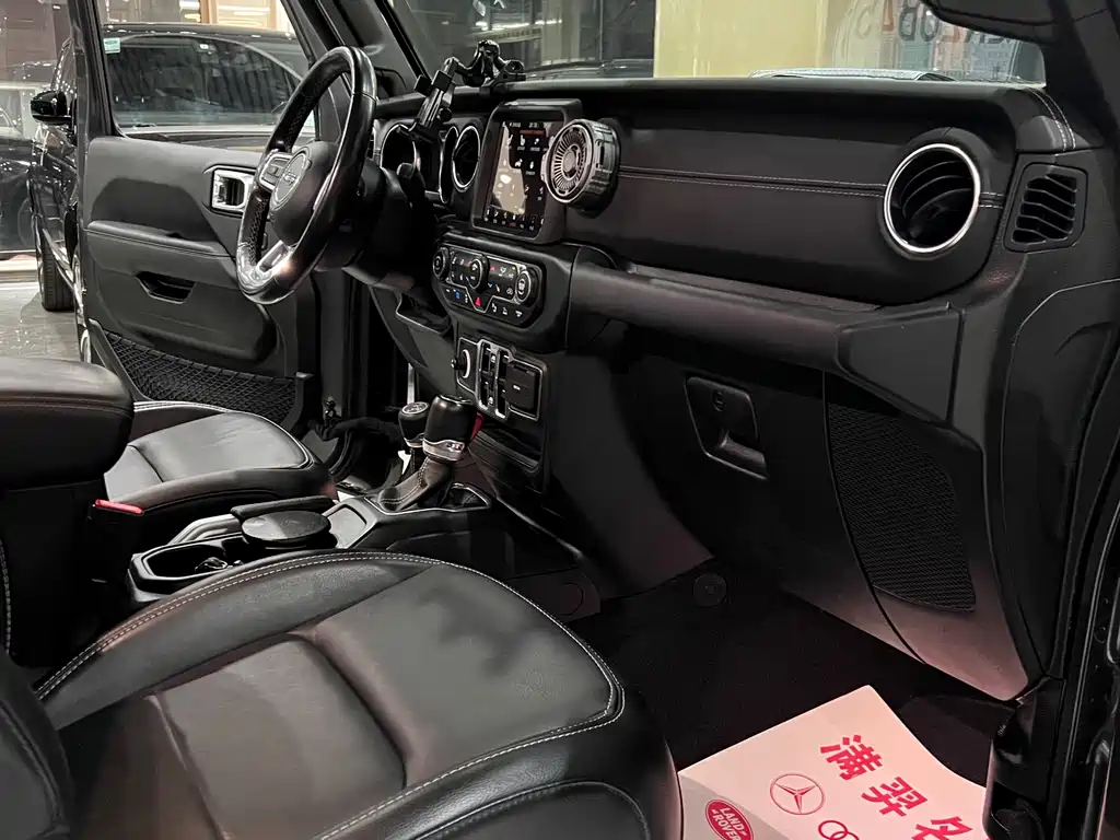 Jeep Wrangler PHEV — миниатюра 18