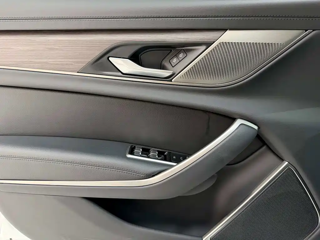 Jaguar XFL — миниатюра 16