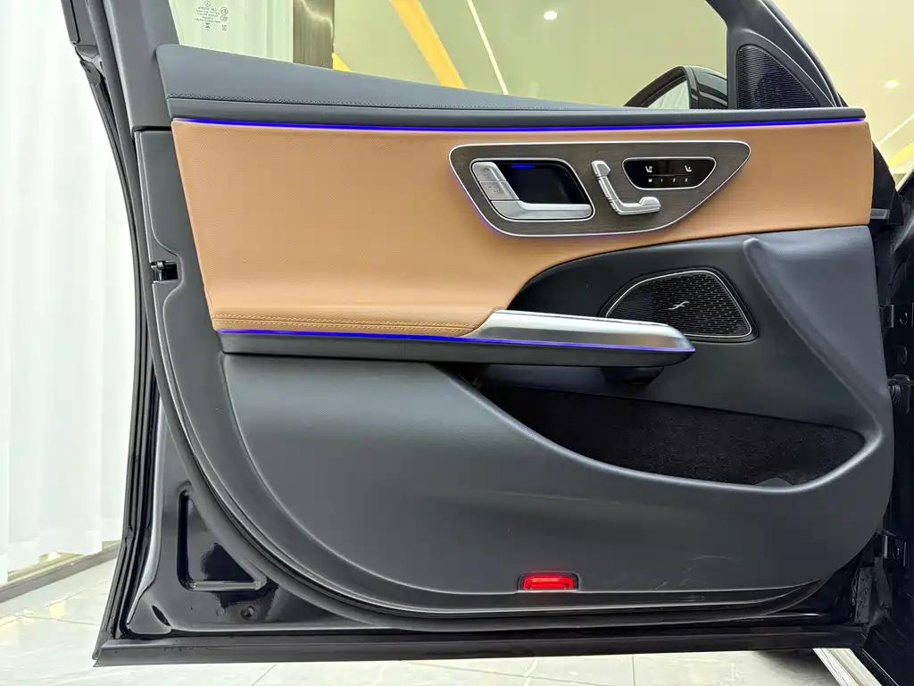 Mercedes-Benz E-Class E 2025 E 300 L Fashion