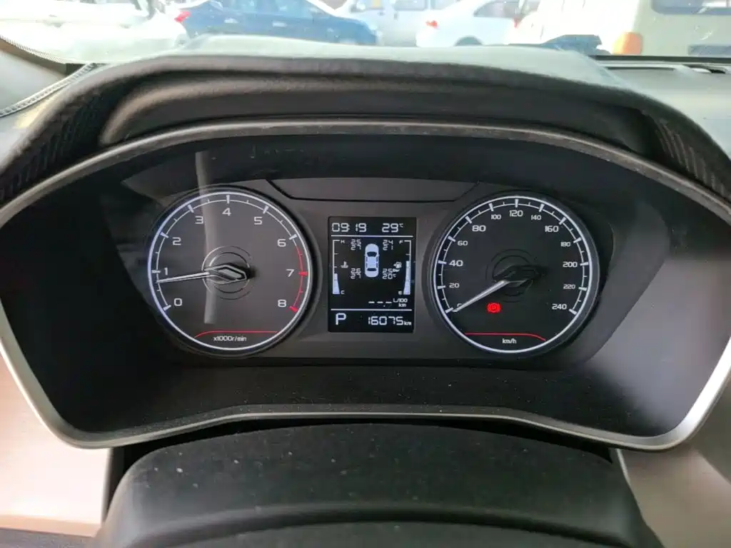 Geely Binyue — миниатюра 12